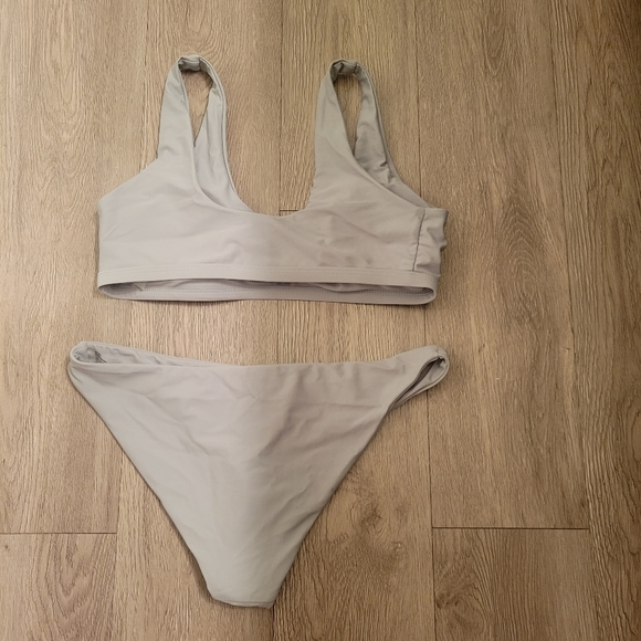 NEW v wired bikini - Picture 3 of 3